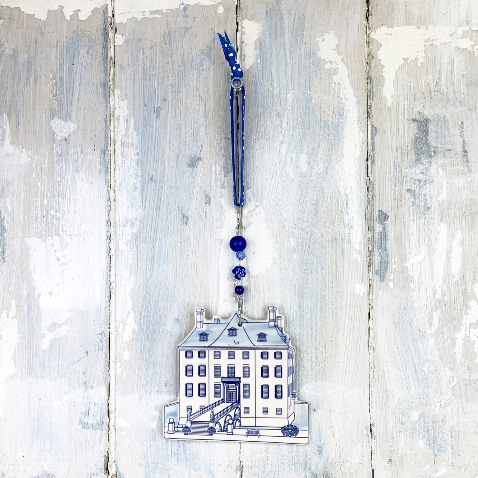 Kasteel Amerongen — handmade ceramic decoration